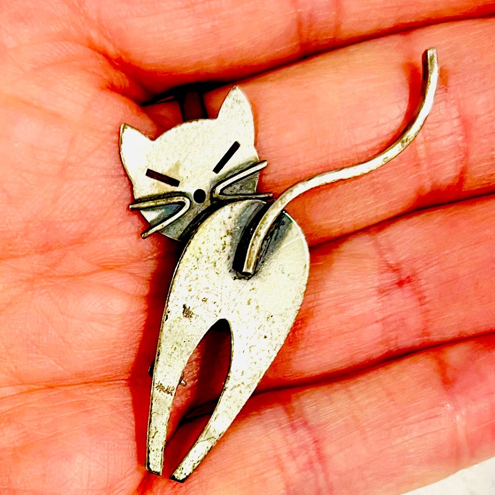 Vintage Beau Sterling Silver Cat Looking Back Brooch Pin Modernist